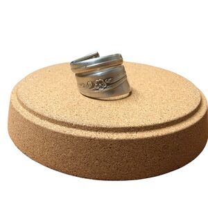 Vintage H & T Mfg 1940 Meadow Flower Iced Teaspoon Ring - size 8.5 - 9 (US)